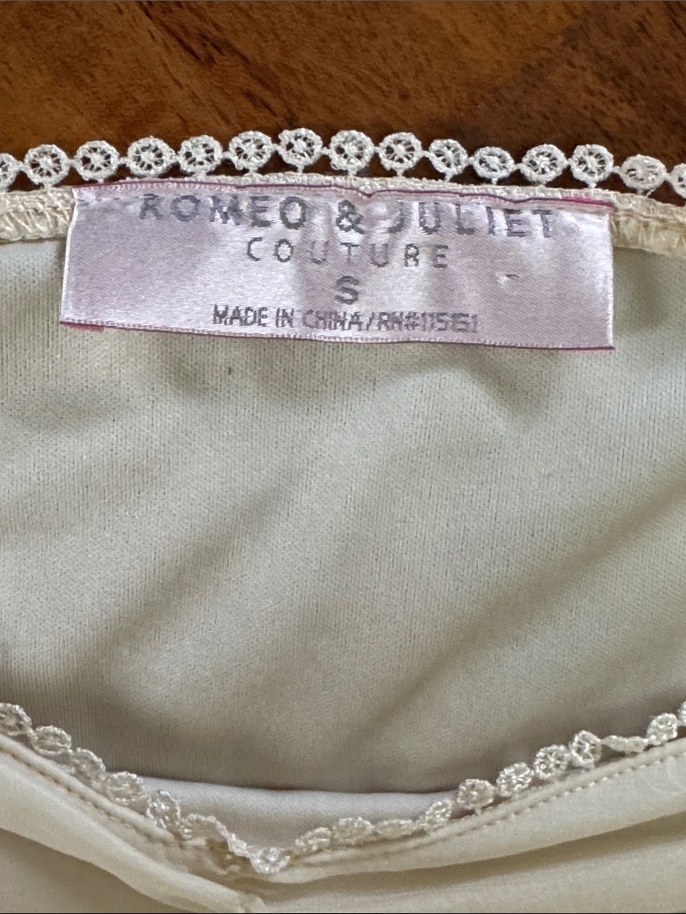 Romeo & Juliet Couture Cream Lace-Trim Chemise Top With Butterfly Capelet Sleeve - Picture 9 of 10